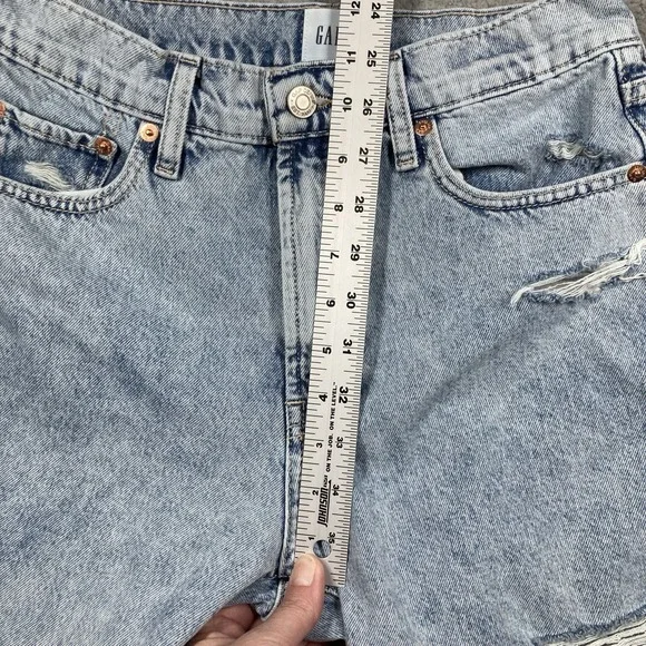 Gap High Rise Loose Bermuda Shorts Womens 2/26 Light Wash Distressed Raw Hem - Picture 4 of 16